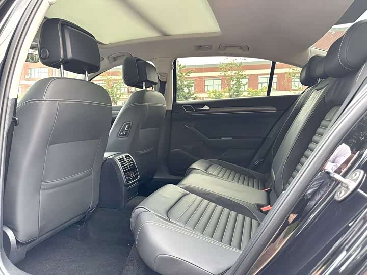 Фото 3 - Volkswagen Magotan