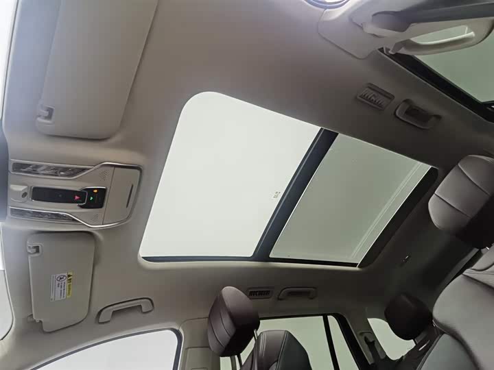 Фото 14 - Hongqi HS7