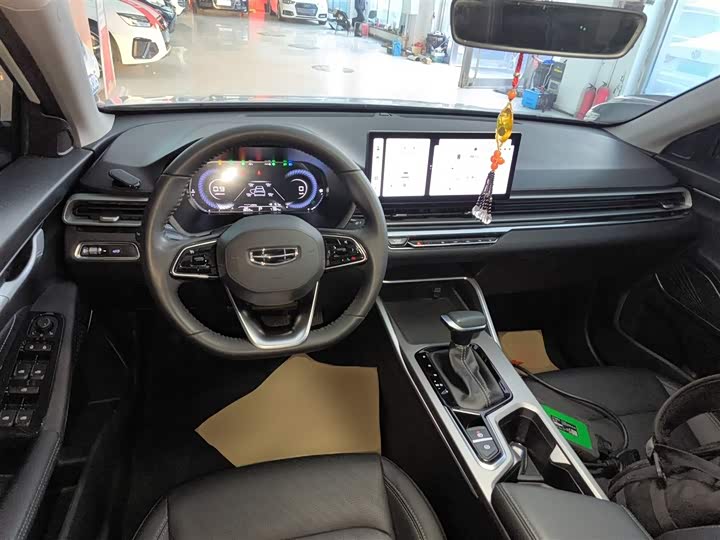 Фото 10 - Geely Emgrand