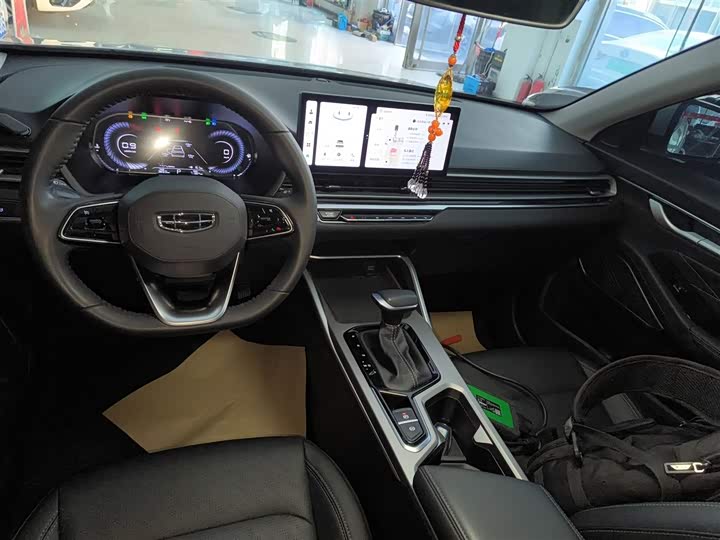 Фото 13 - Geely Emgrand