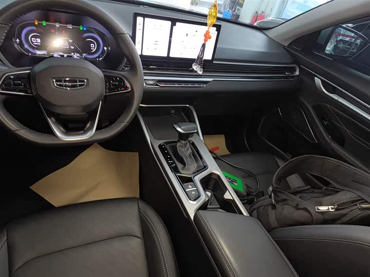 Фото 14 - Geely Emgrand