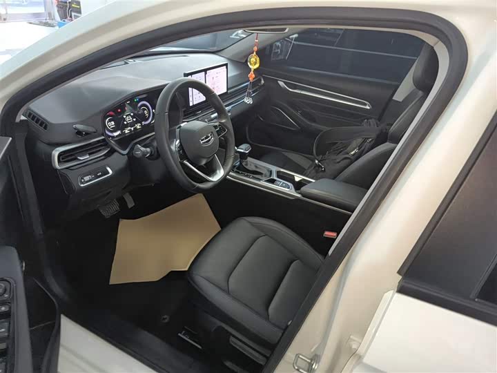 Фото 15 - Geely Emgrand