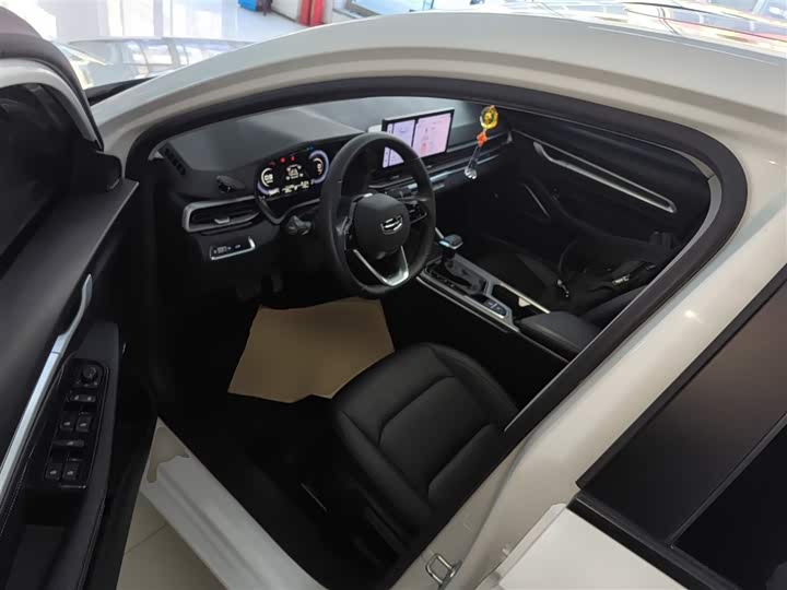 Фото 16 - Geely Emgrand