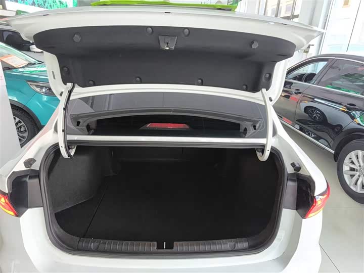 Фото 19 - Geely Emgrand