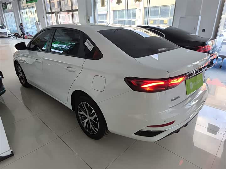 Фото 5 - Geely Emgrand