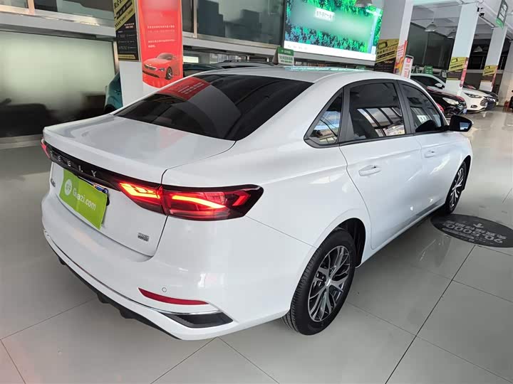 Фото 7 - Geely Emgrand