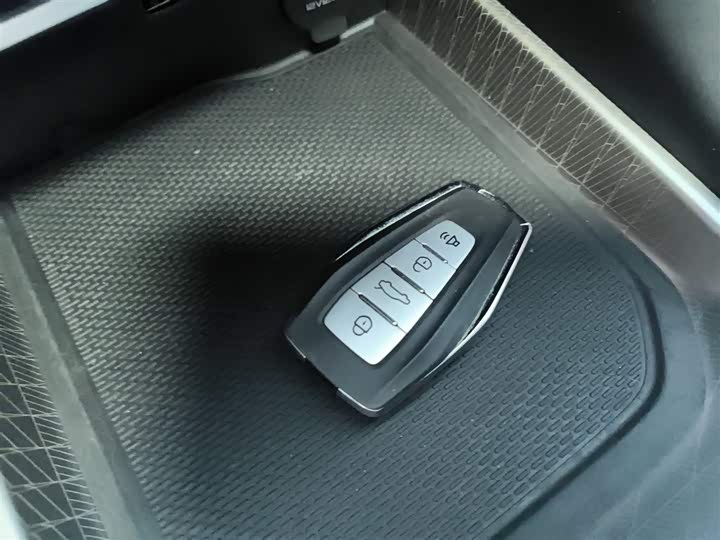 Фото 9 - Geely Emgrand