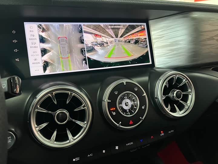 Фото 17 - Tank 300 Hybrid