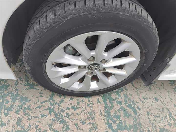 Фото 23 - Toyota Corolla