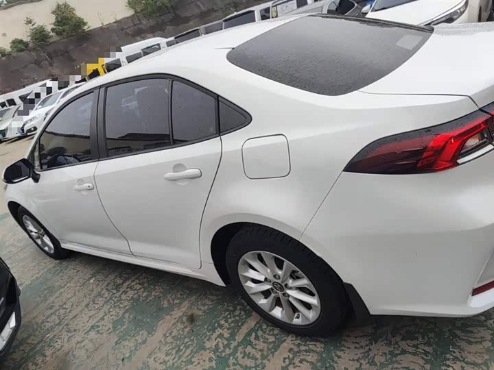 Фото 5 - Toyota Corolla