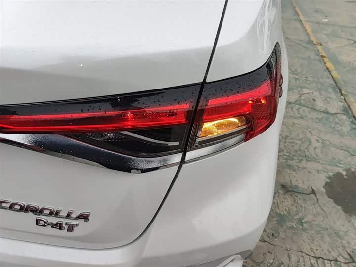 Фото 8 - Toyota Corolla