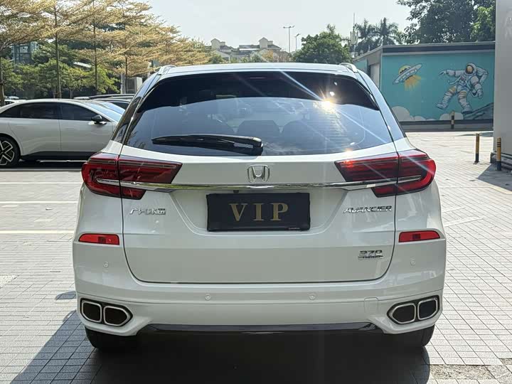 Фото 9 - Honda Avancier