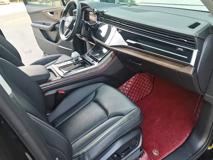 Фото 12 - Audi Q7