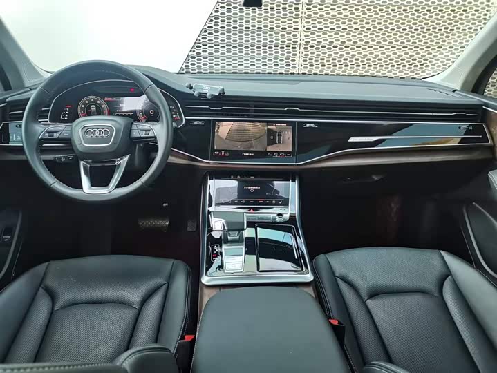 Фото 13 - Audi Q7