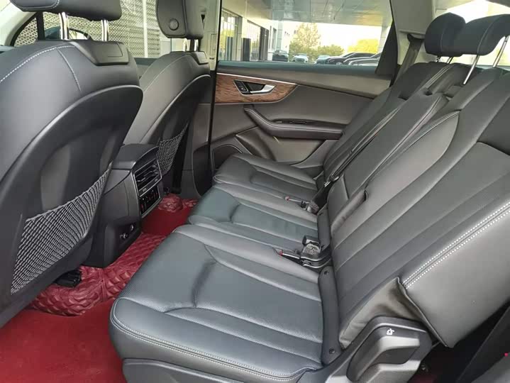 Фото 15 - Audi Q7