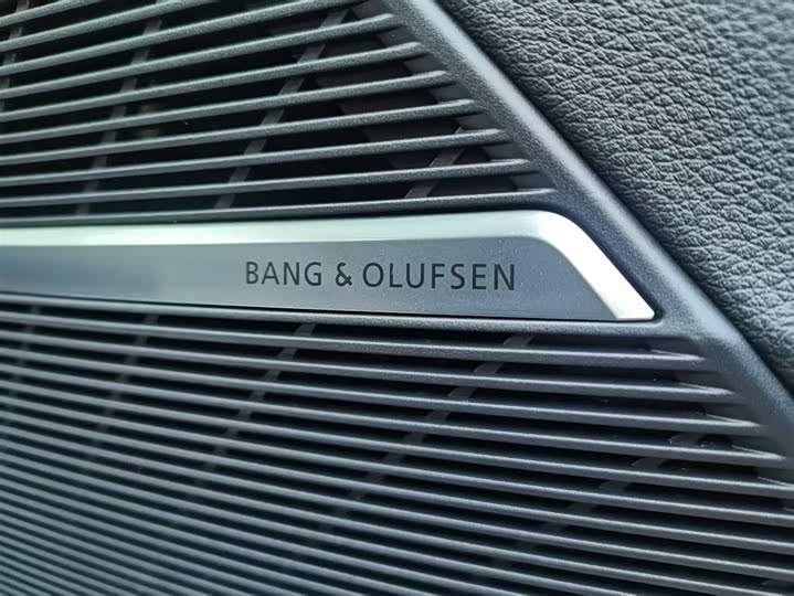 Фото 18 - Audi Q7