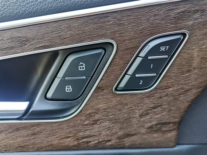 Фото 19 - Audi Q7