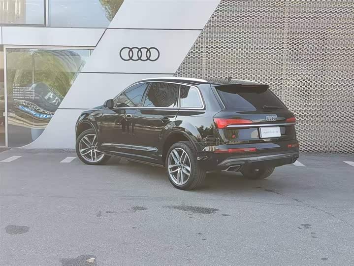 Фото 5 - Audi Q7