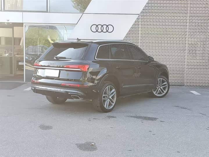 Фото 7 - Audi Q7