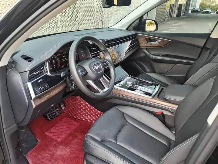 Фото 9 - Audi Q7