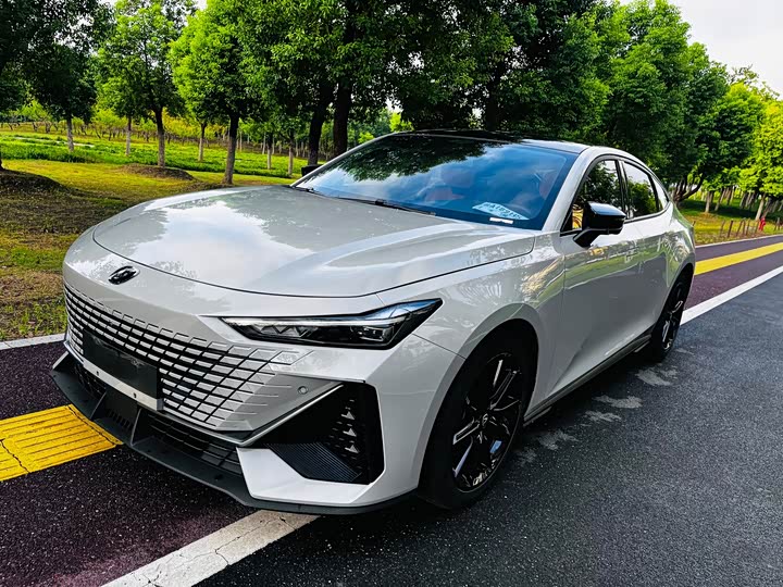 Фото 1 - Changan UNI-V