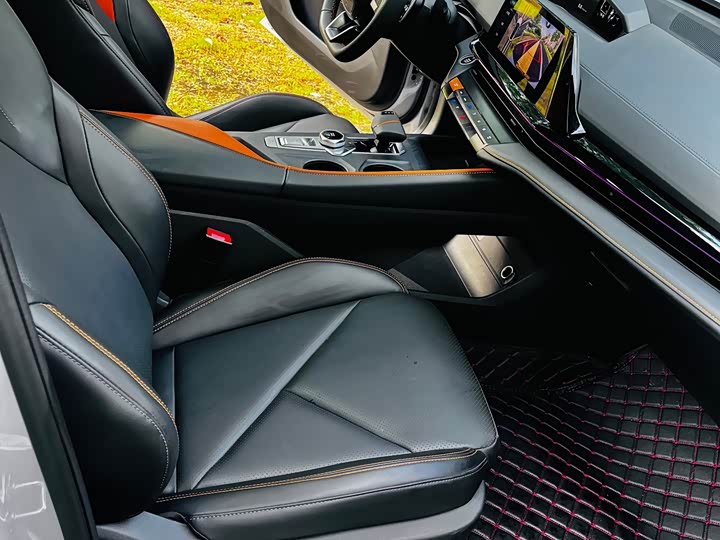 Фото 13 - Changan UNI-V