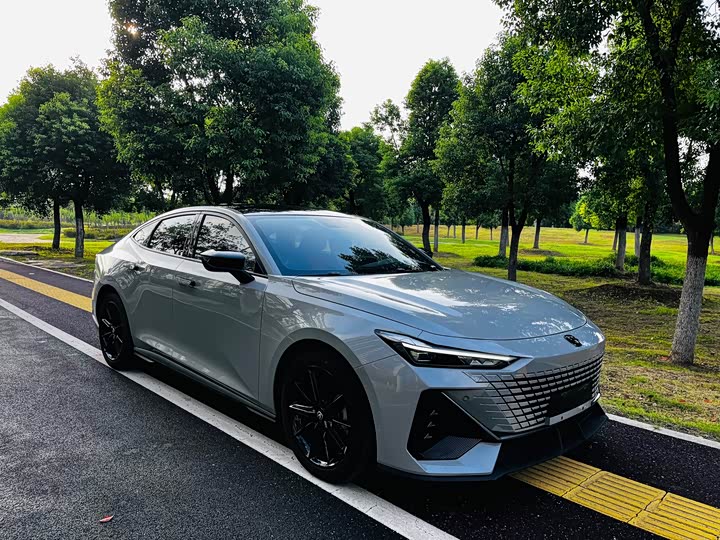 Фото 2 - Changan UNI-V