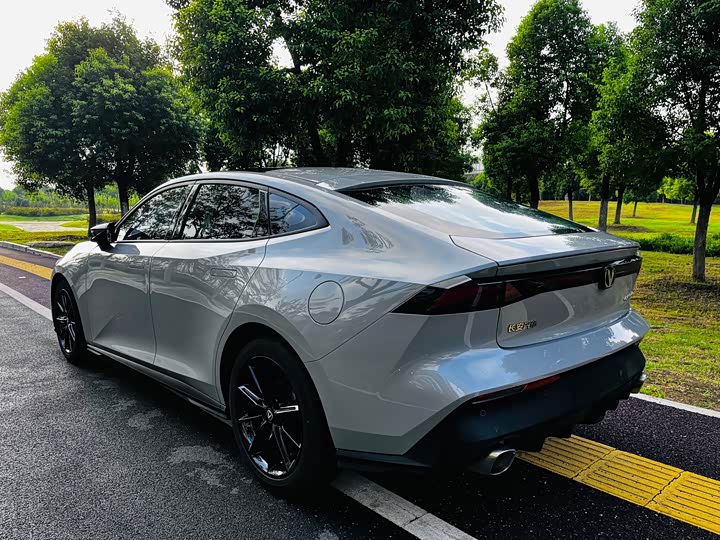 Фото 3 - Changan UNI-V