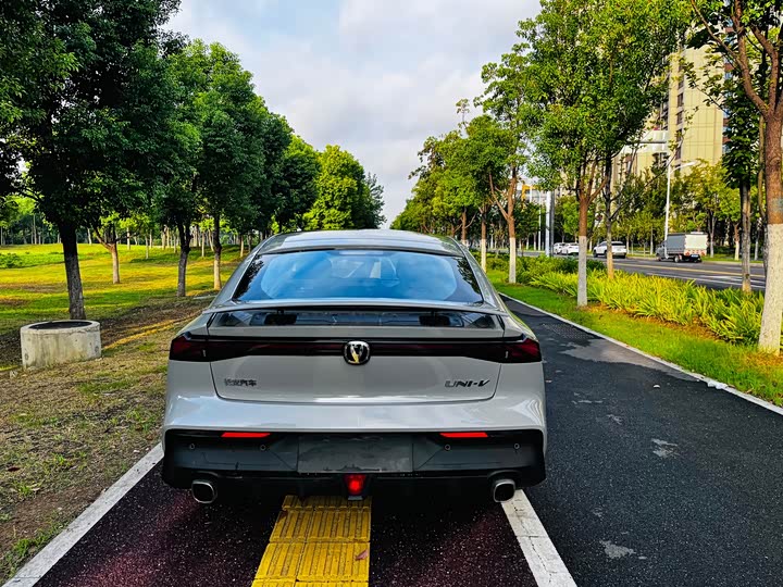 Фото 4 - Changan UNI-V