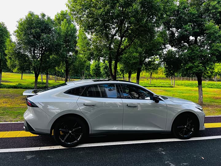 Фото 7 - Changan UNI-V