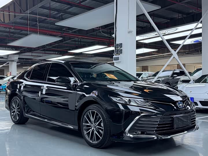 Фото 3 - Toyota Camry