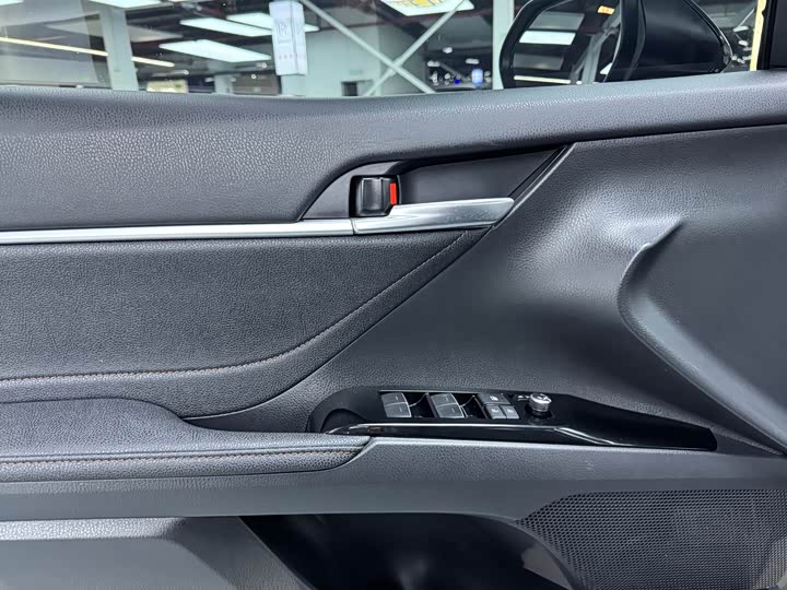 Фото 5 - Toyota Camry