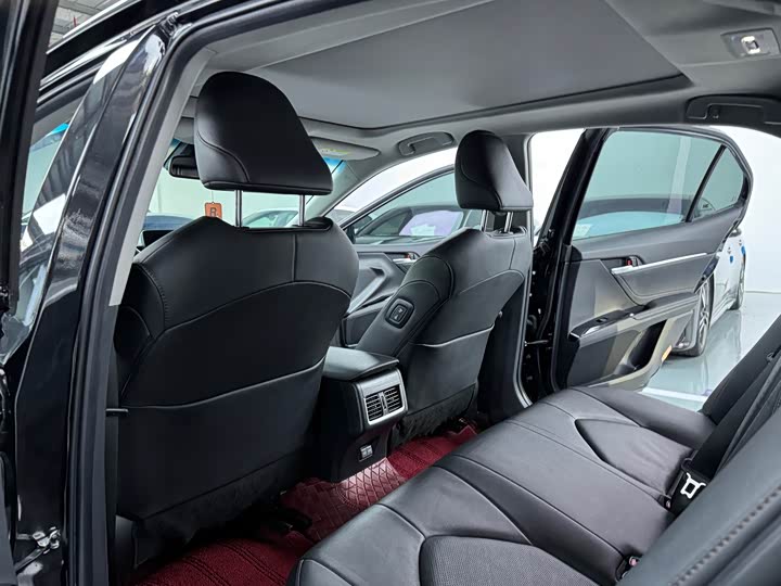 Фото 6 - Toyota Camry