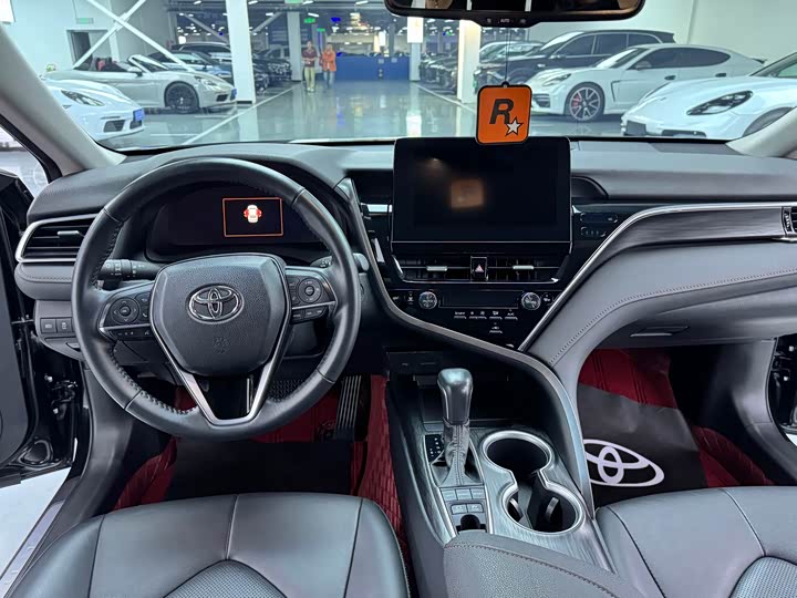 Фото 7 - Toyota Camry