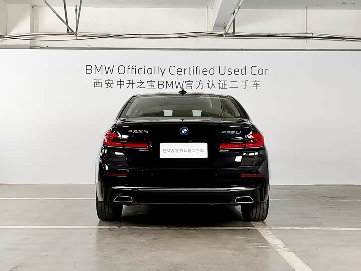 Фото 15 - BMW 5 Series