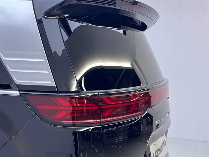 Фото 11 - Denza D9