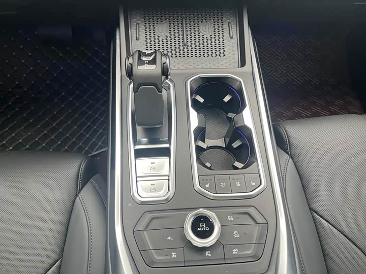 Фото 11 - Tank 400