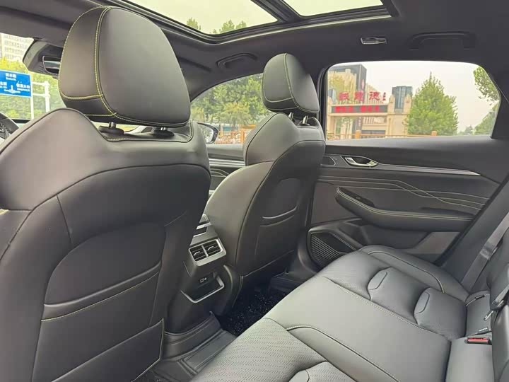 Фото 5 - Geely Preface