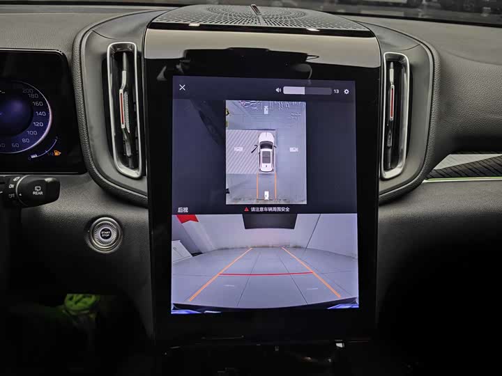 Фото 11 - Hongqi HS3