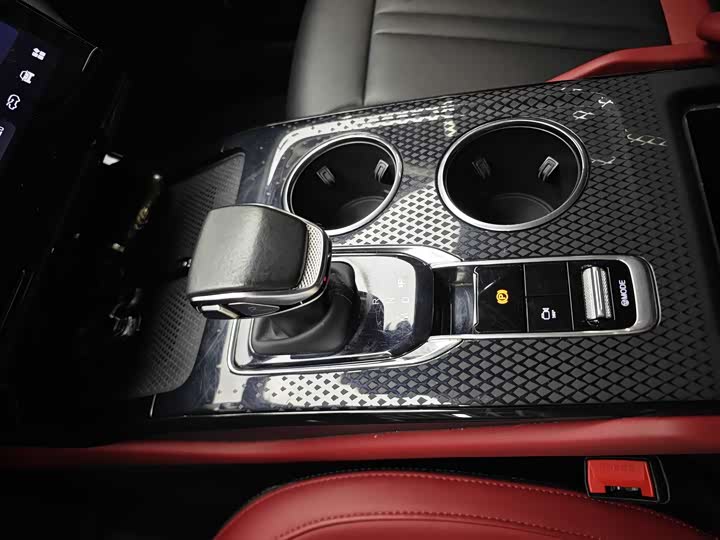 Фото 9 - Hongqi HS3