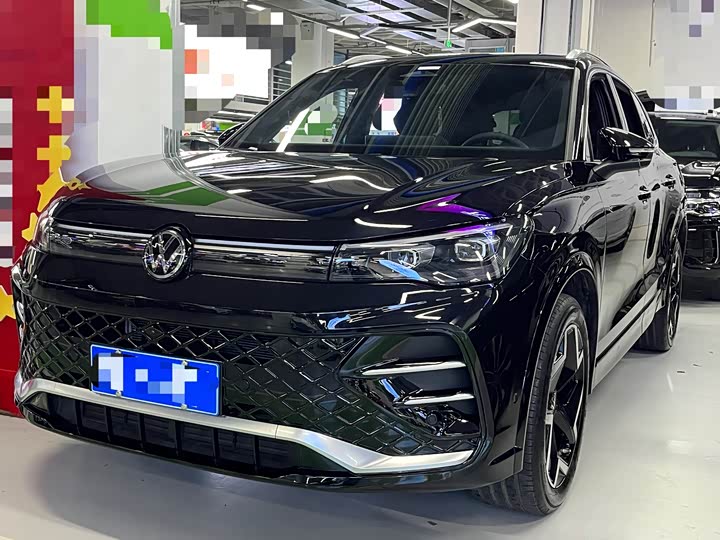 Фото 1 - Volkswagen Tiguan L Pro