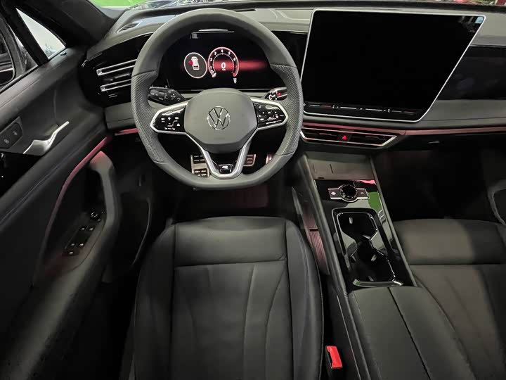 Фото 10 - Volkswagen Tiguan L Pro