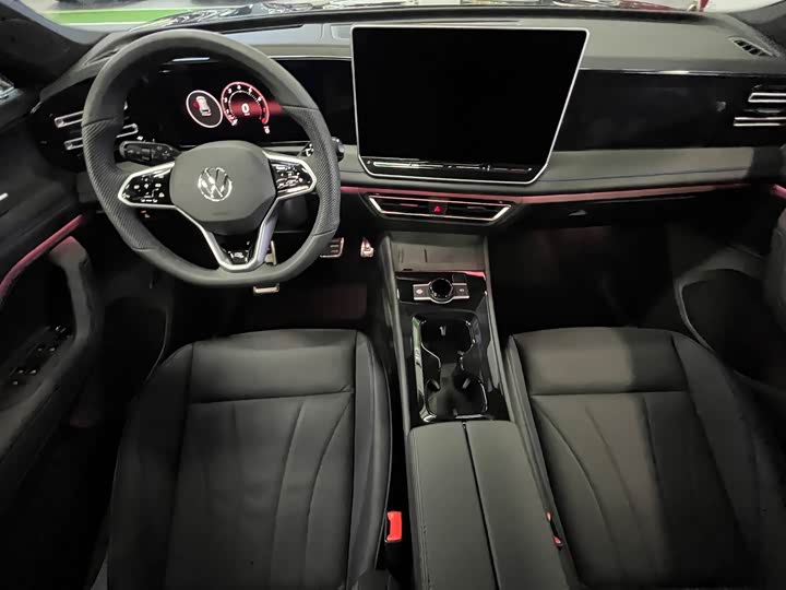 Фото 11 - Volkswagen Tiguan L Pro