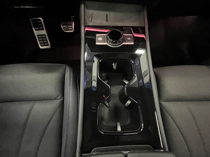 Фото 12 - Volkswagen Tiguan L Pro