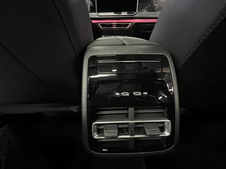 Фото 18 - Volkswagen Tiguan L Pro