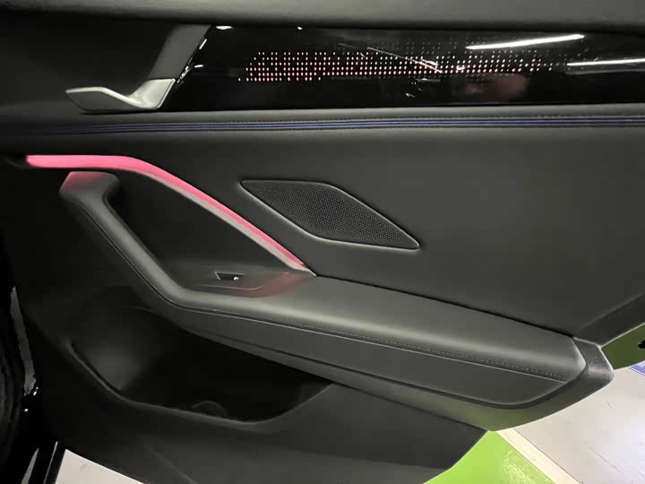 Фото 20 - Volkswagen Tiguan L Pro