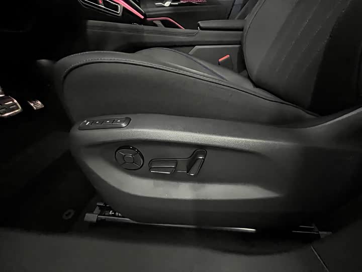 Фото 7 - Volkswagen Tiguan L Pro