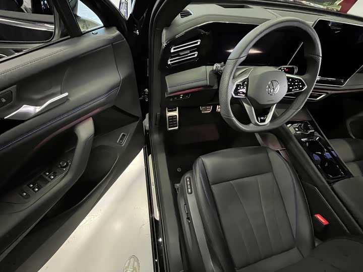 Фото 9 - Volkswagen Tiguan L Pro