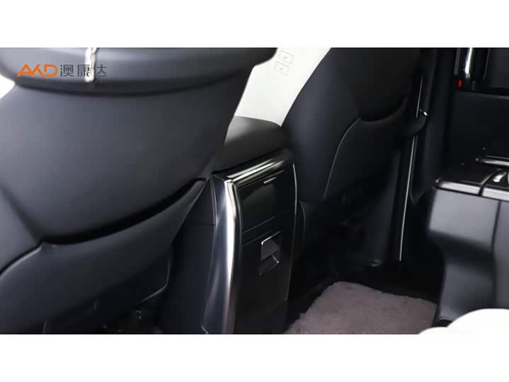 Фото 10 - Lexus LM