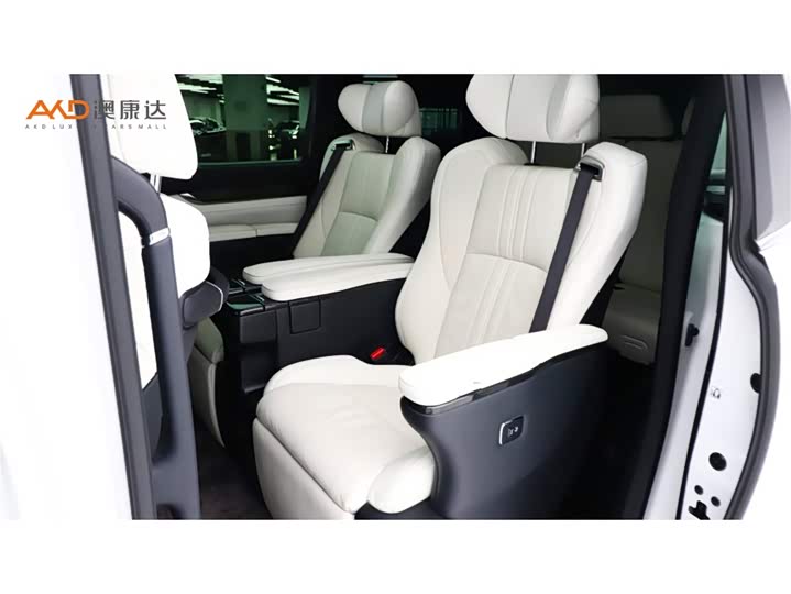 Фото 7 - Lexus LM